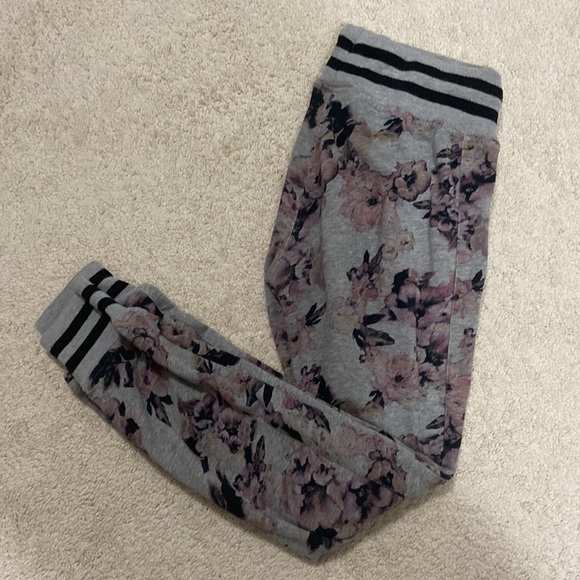 PWDR ROOM sweater set - Picture 2 of 2